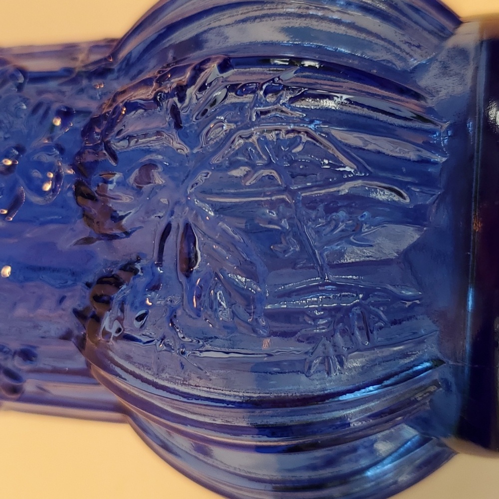 Vtg Cobalt Blue Glass Spice Shakers 5" Floral Design Aluminum Screw Top Set of 2 - Picture 6 of 9